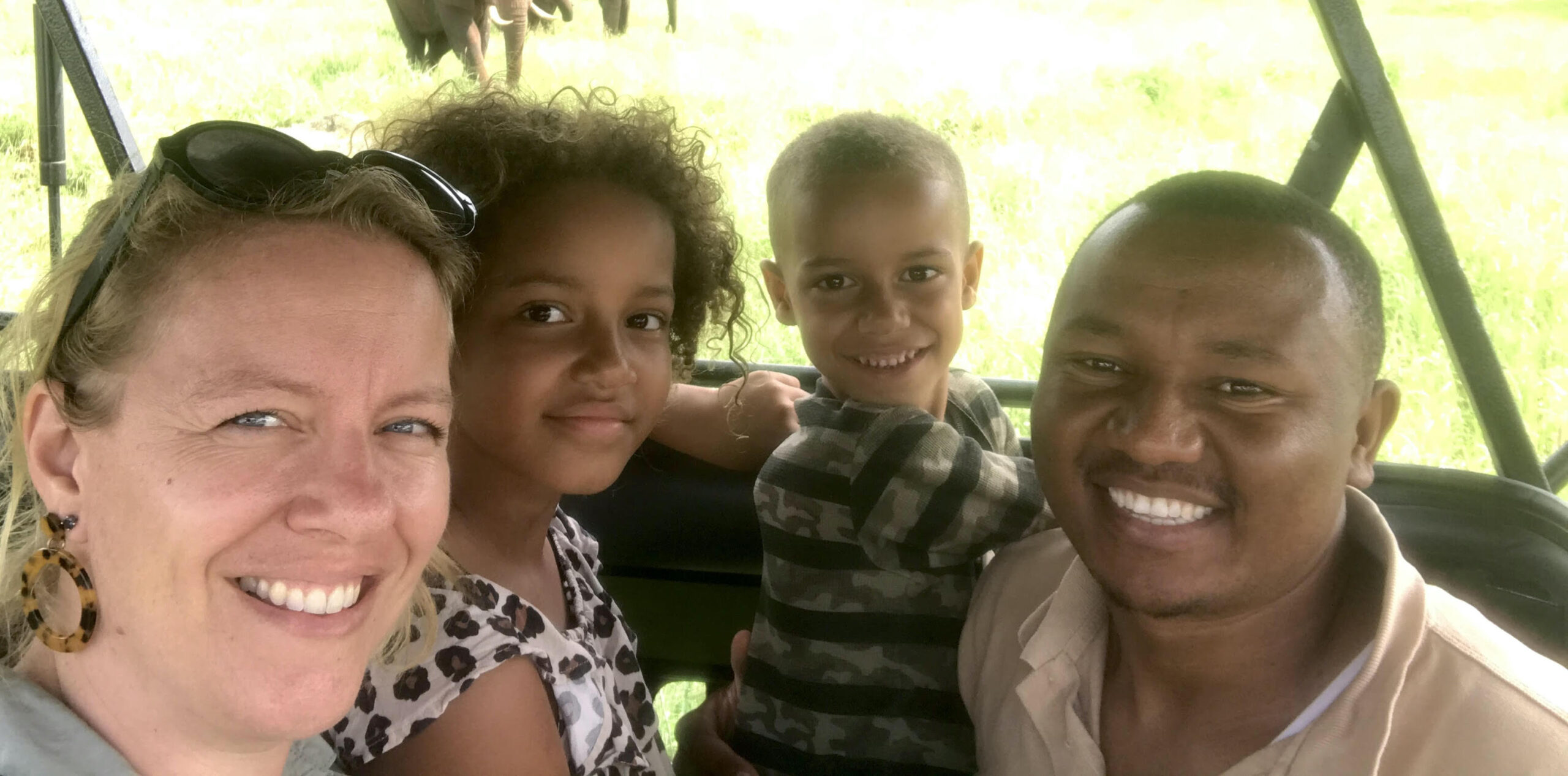 Caracal familie tijdens safari met caracal tours & safaris in tarangire in Tanzania