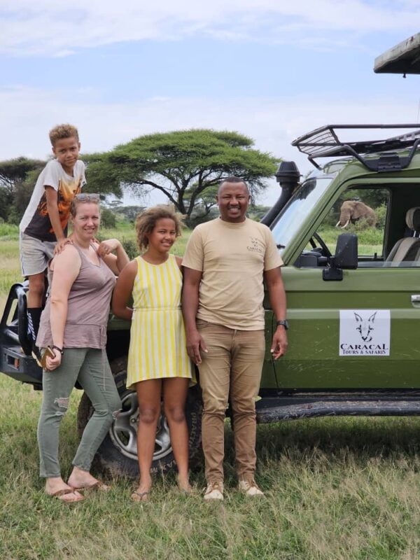 Caracal familie op safari in Enduimet in Tanzania